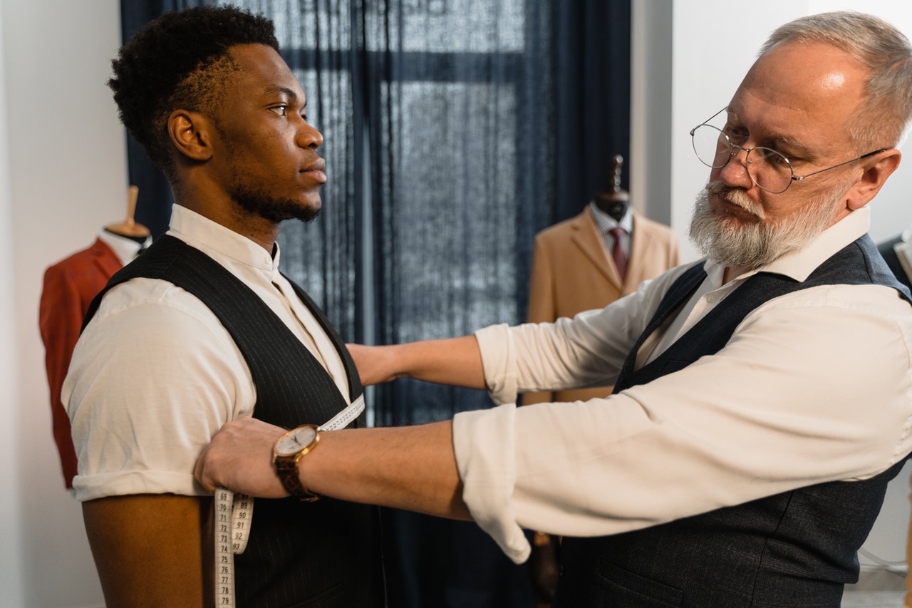 Rules of wearing a vest – find out how long should the vest be